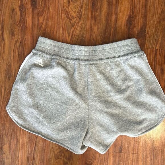 Adidas Heather Gray and white shorts with drawstring size M - Picture 4 of 4
